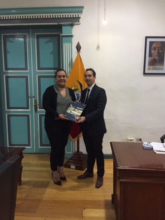 Directora Ejecutiva y Gobernador de Loja dialogan sobre trabajo conjunto en zona fronteriza