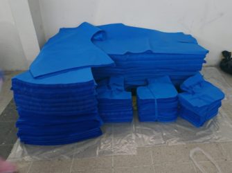 Se confeccionan trajes de bioseguridad