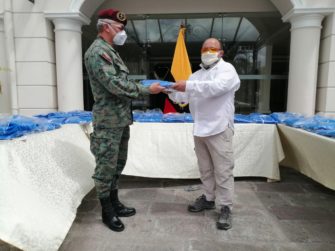 Plan Binacional, Capítulo Ecuador entregó a las Fuerzas Armadas trajes de bioseguridad.