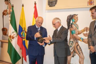 El Museo del Chocolate de Estepa, España recibe vasija de la cultura amazónica Mayo-Chinchipe